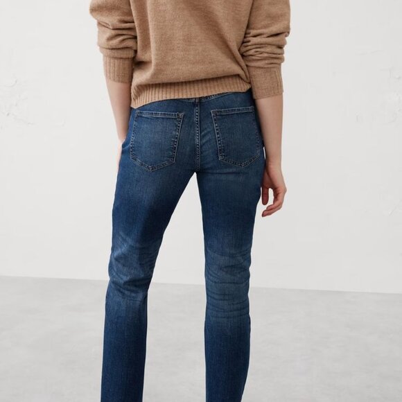 Banana Republic Curvy Girlfriend Jeans Dark Wash size 31/12 NWT - Picture 4 of 11